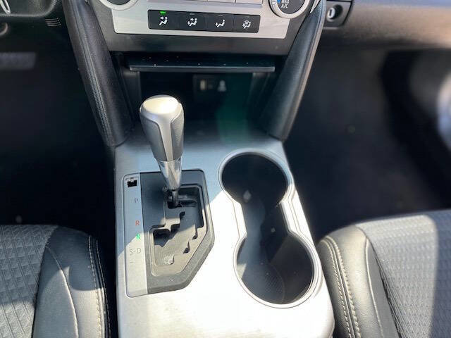 Used 2014 Toyota Camry SE image 12