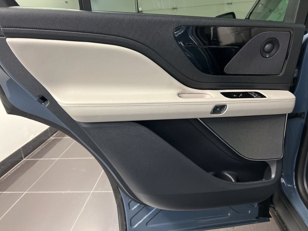New 2026 Lincoln Aviator Reserve AWD/4WD image 36