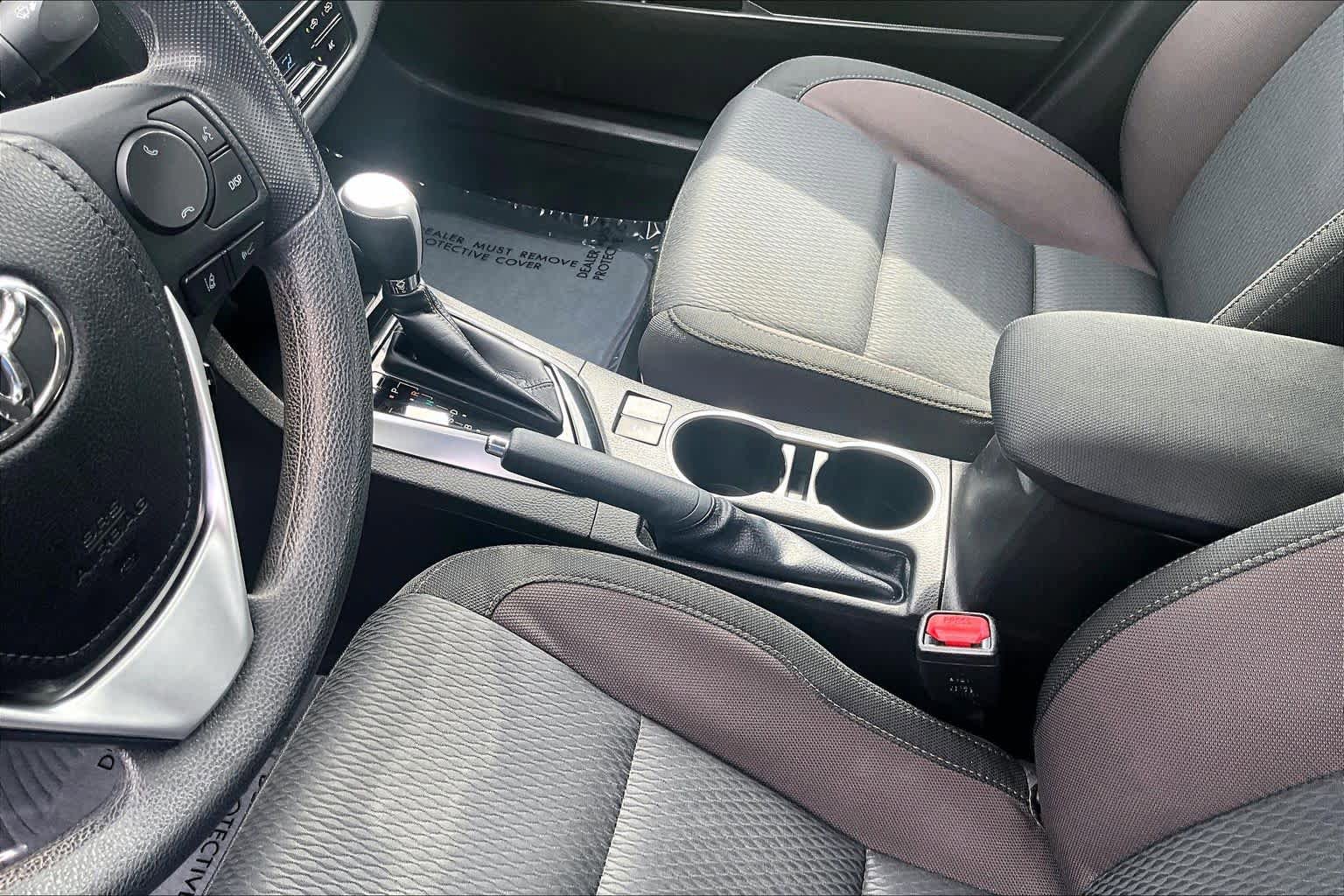 Used 2018 Toyota Corolla LE FWD image 17