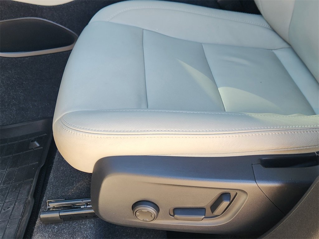 Used 2020 Volvo XC40 T5 Momentum w/ Protection Package Premier image 23