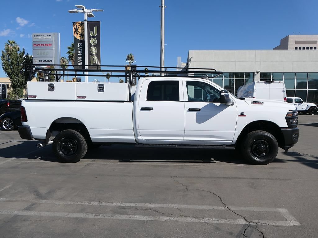 New 2025 RAM 2500 Tradesman AWD/4WD image 3