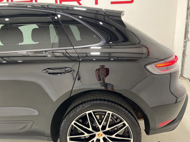 Used 2025 Porsche Macan T image 10
