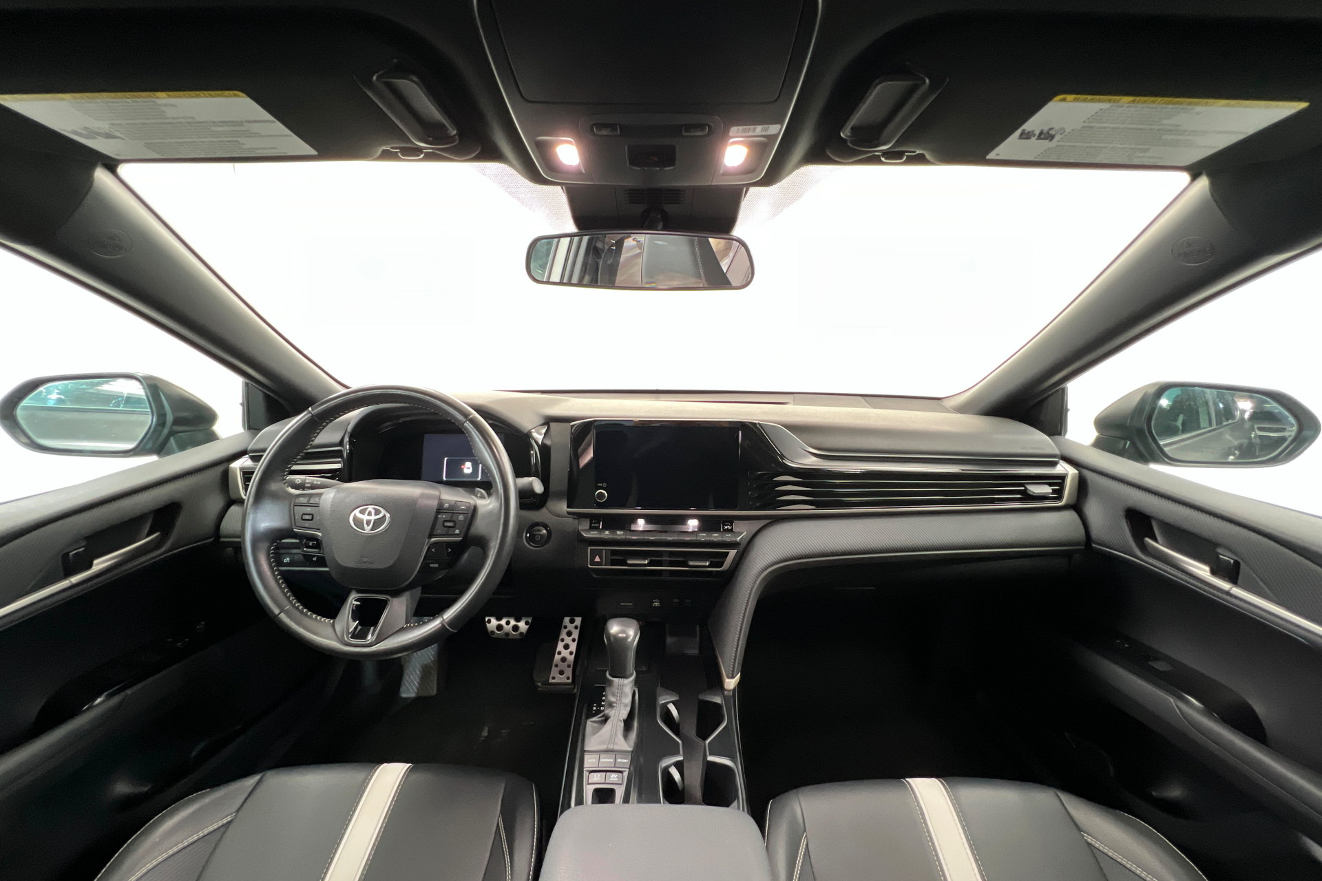 Used 2025 Toyota Camry SE FWD image 10