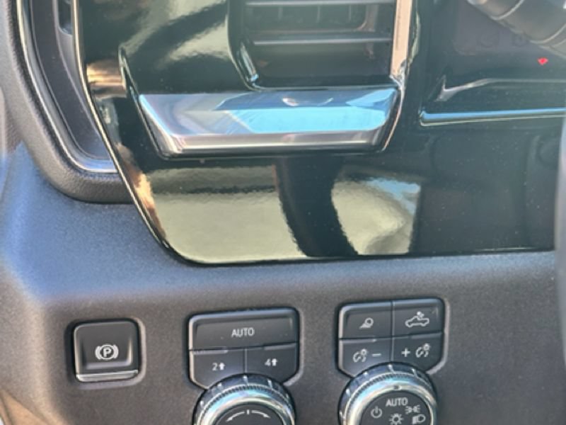 Used 2025 GMC Sierra 1500 SLT AWD/4WD image 9