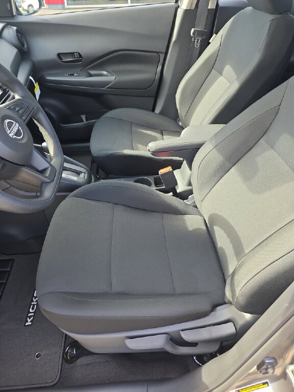New 2025 Nissan Kicks Play S image 5