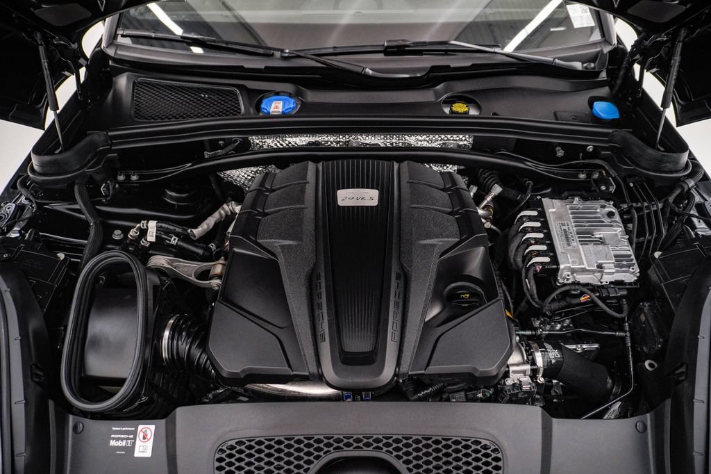 Certified 2026 Porsche Macan S AWD/4WD image 29