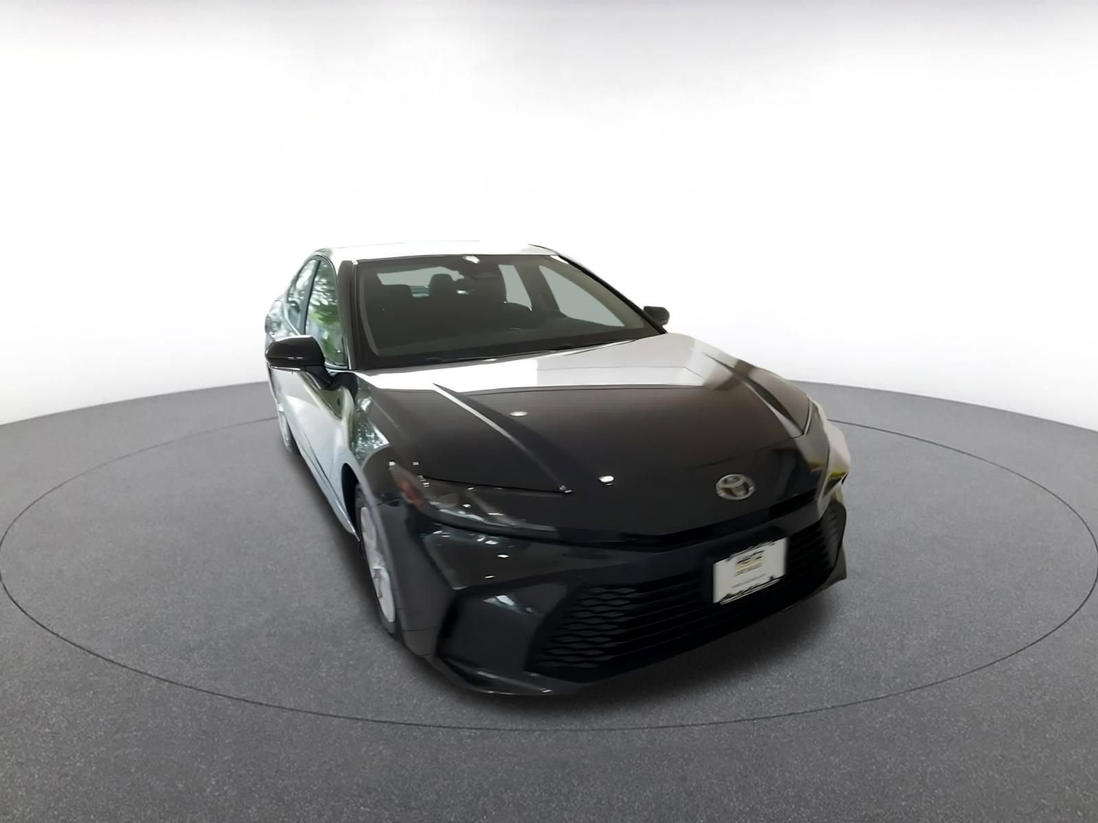 Used 2025 Toyota Camry LE image 3