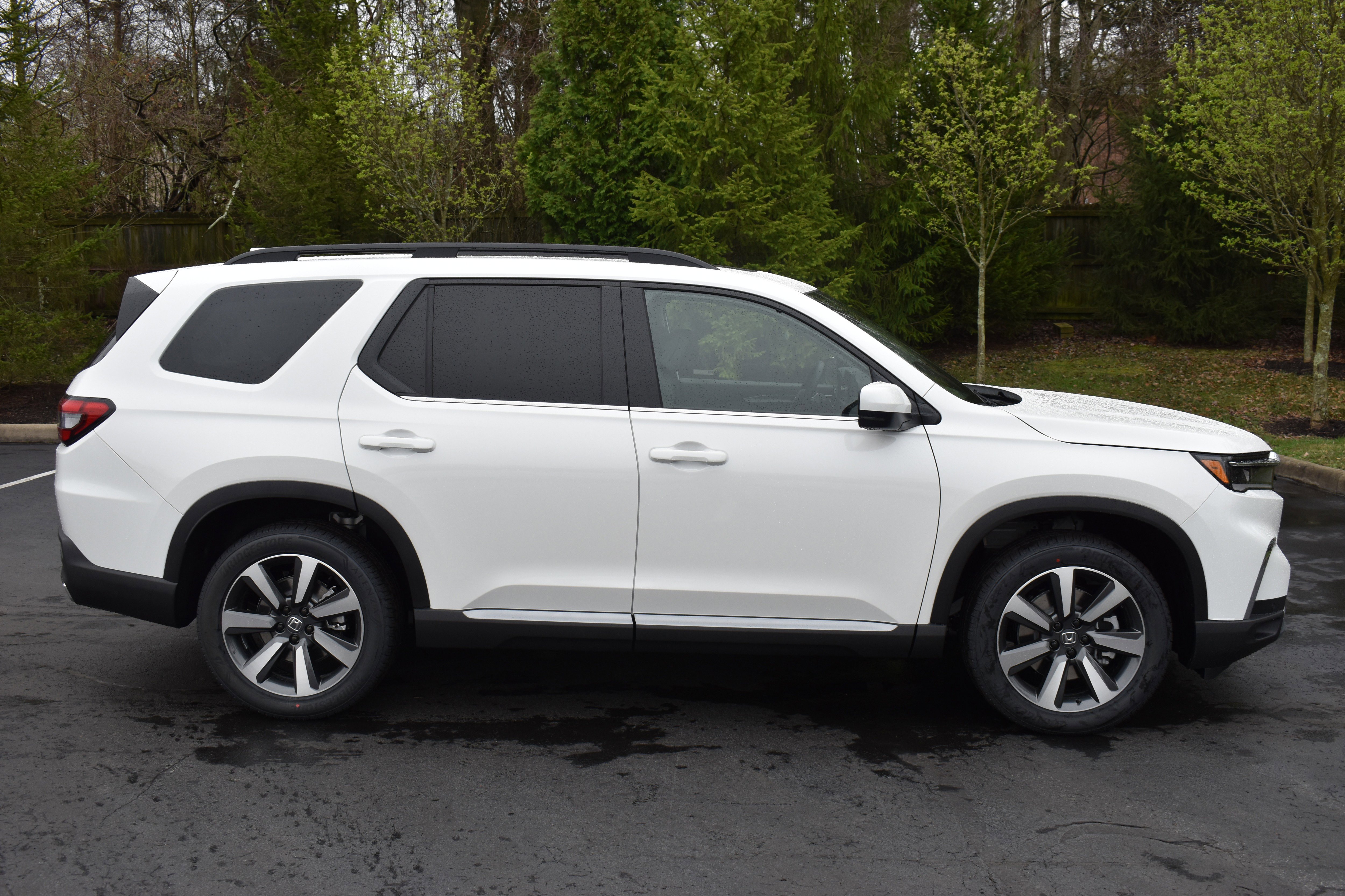 New 2025 Honda Pilot Touring image 9