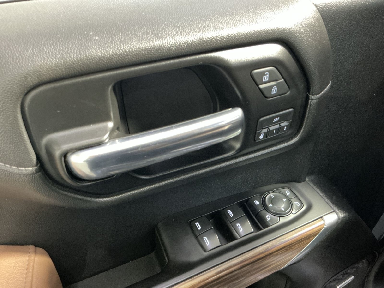 Used 2020 Chevrolet Silverado 1500 High Country w/ Technology Package AWD/4WD image 16