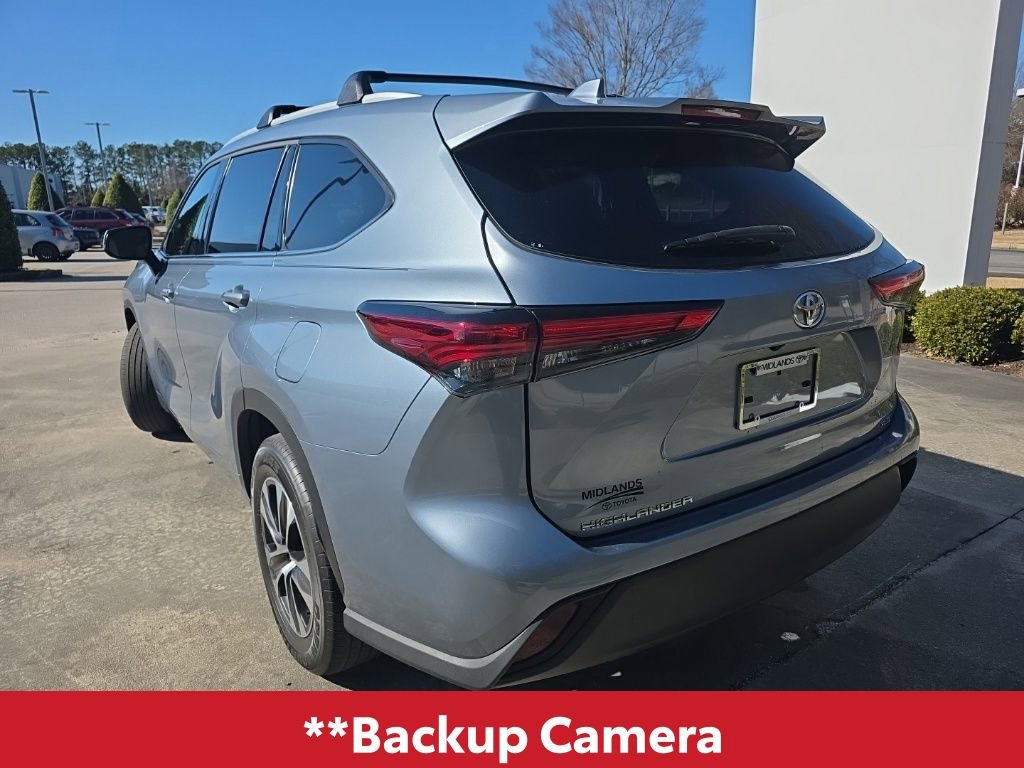 Used 2022 Toyota Highlander XLE image 4