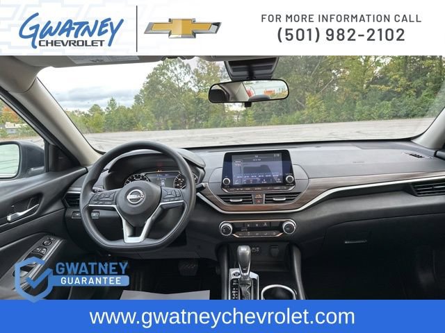 Used 2024 Nissan Altima 2.5 SV image 25