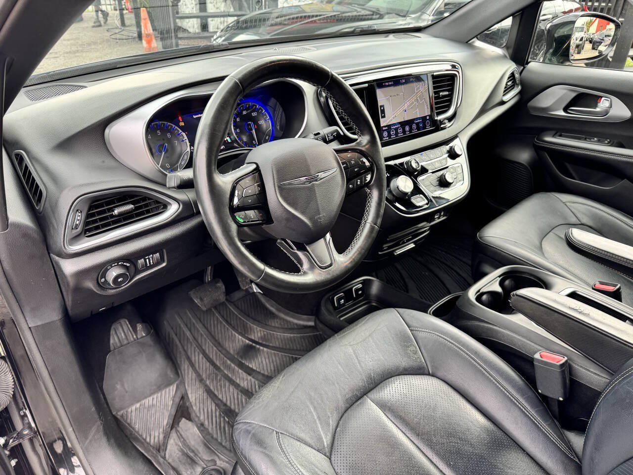 Used 2019 Chrysler Pacifica Touring-L Plus w/ Advanced Safetytec Group FWD image 11