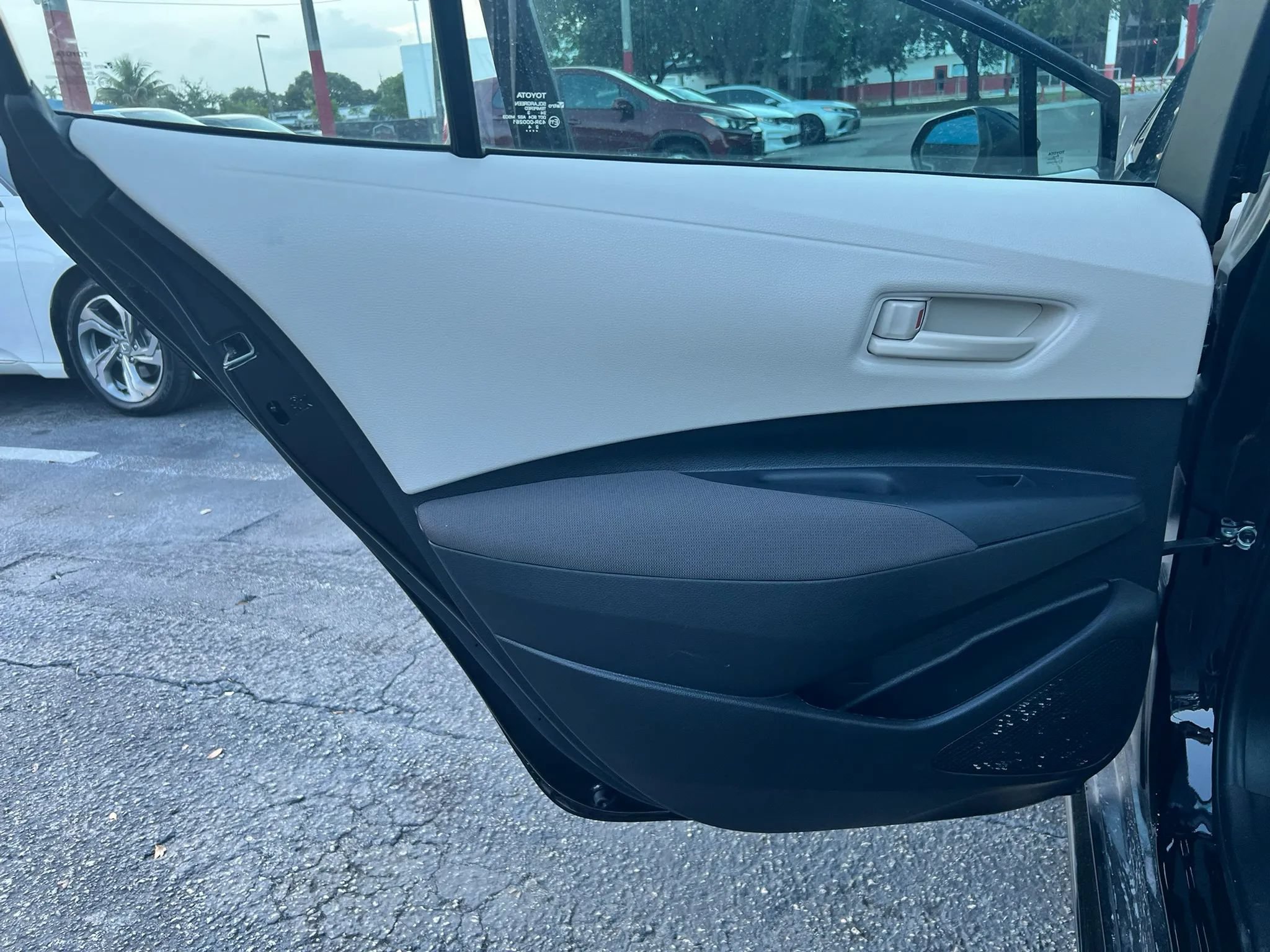 Used 2023 Toyota Corolla LE FWD image 14