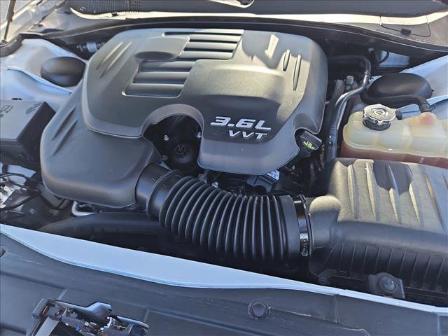 Used 2018 Chrysler 300 Limited image 21