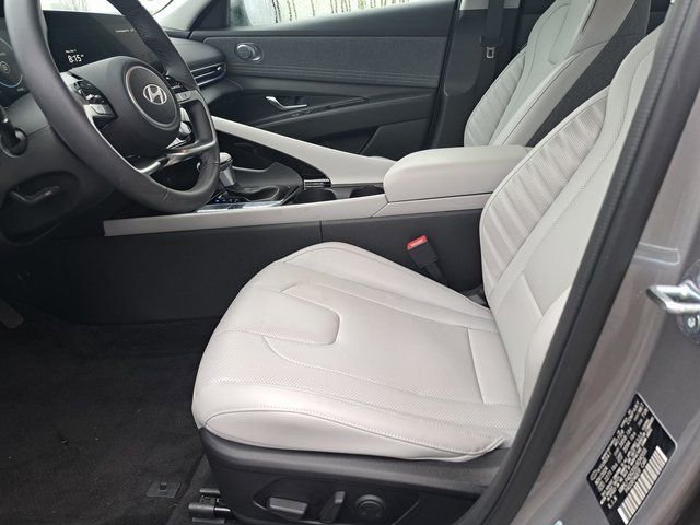 Used 2025 Hyundai Elantra Limited image 29