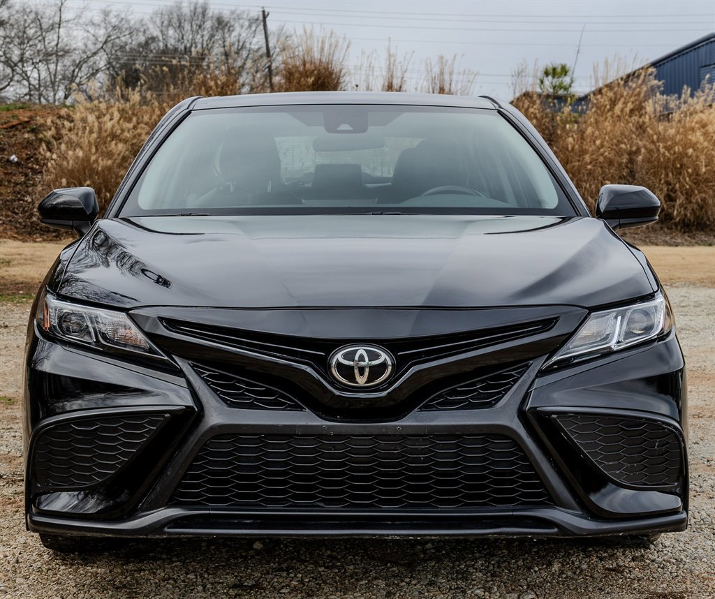 Used 2021 Toyota Camry SE image 6