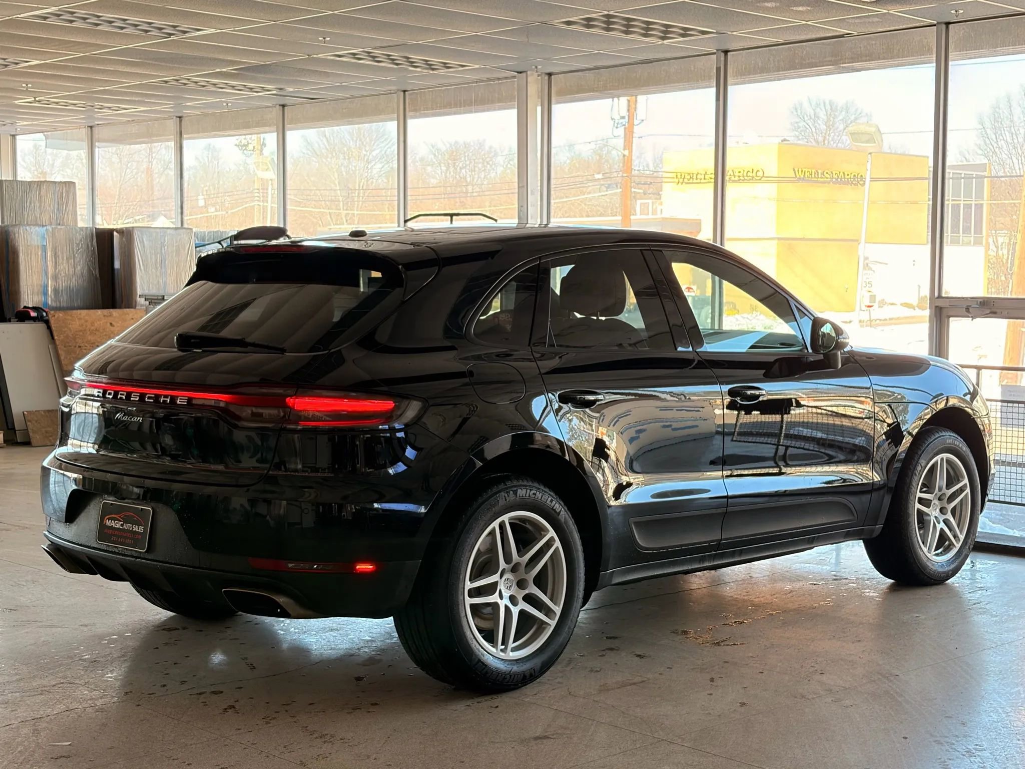 Used 2020 Porsche Macan Sport Edition image 7