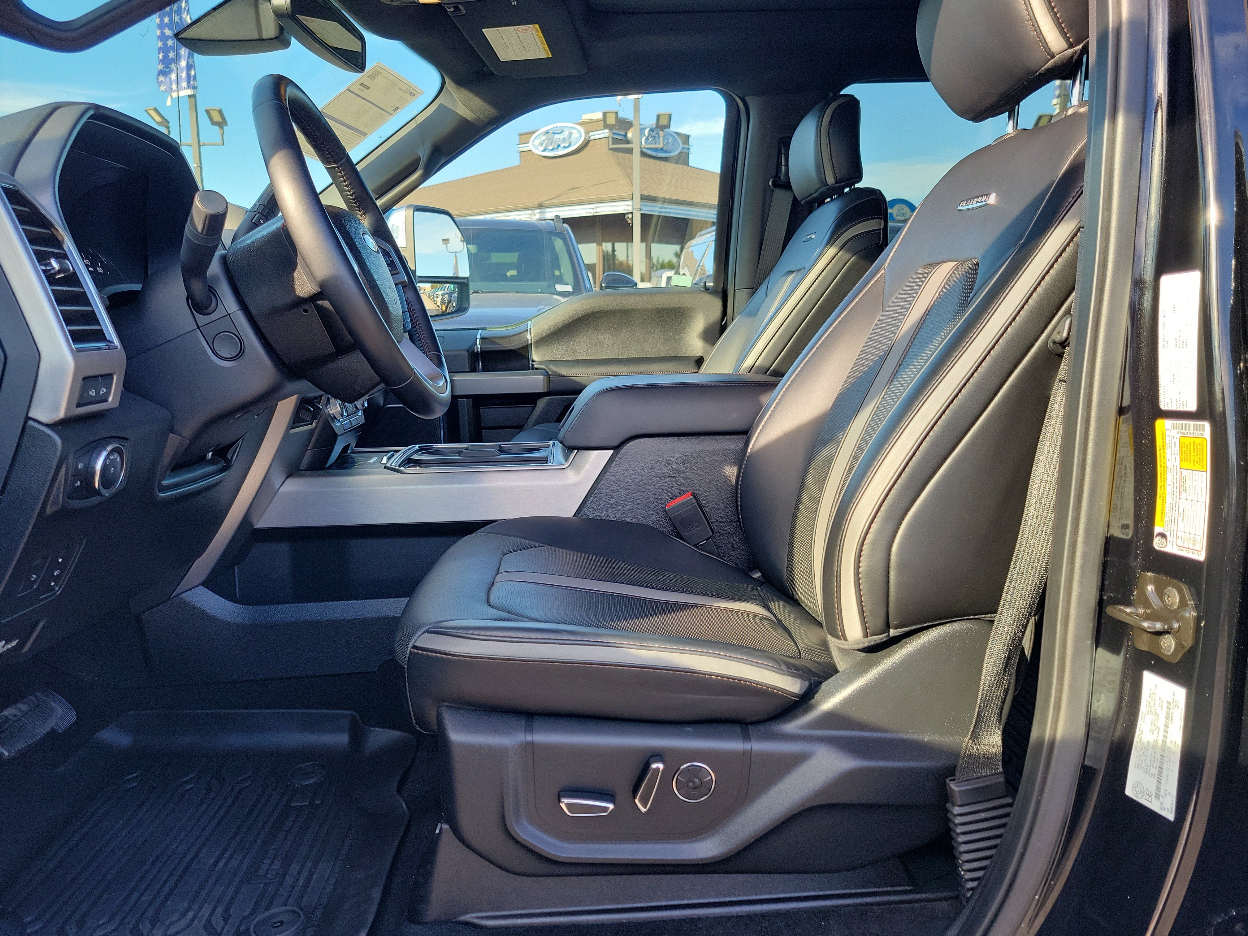 Certified 2018 Ford F350 Platinum w/ Platinum Ultimate Package AWD/4WD image 19
