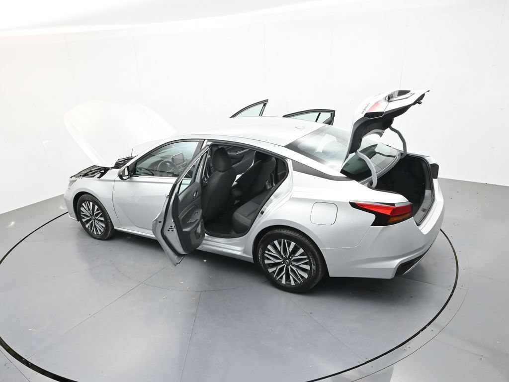 Used 2024 Nissan Altima 2.5 SV FWD image 44