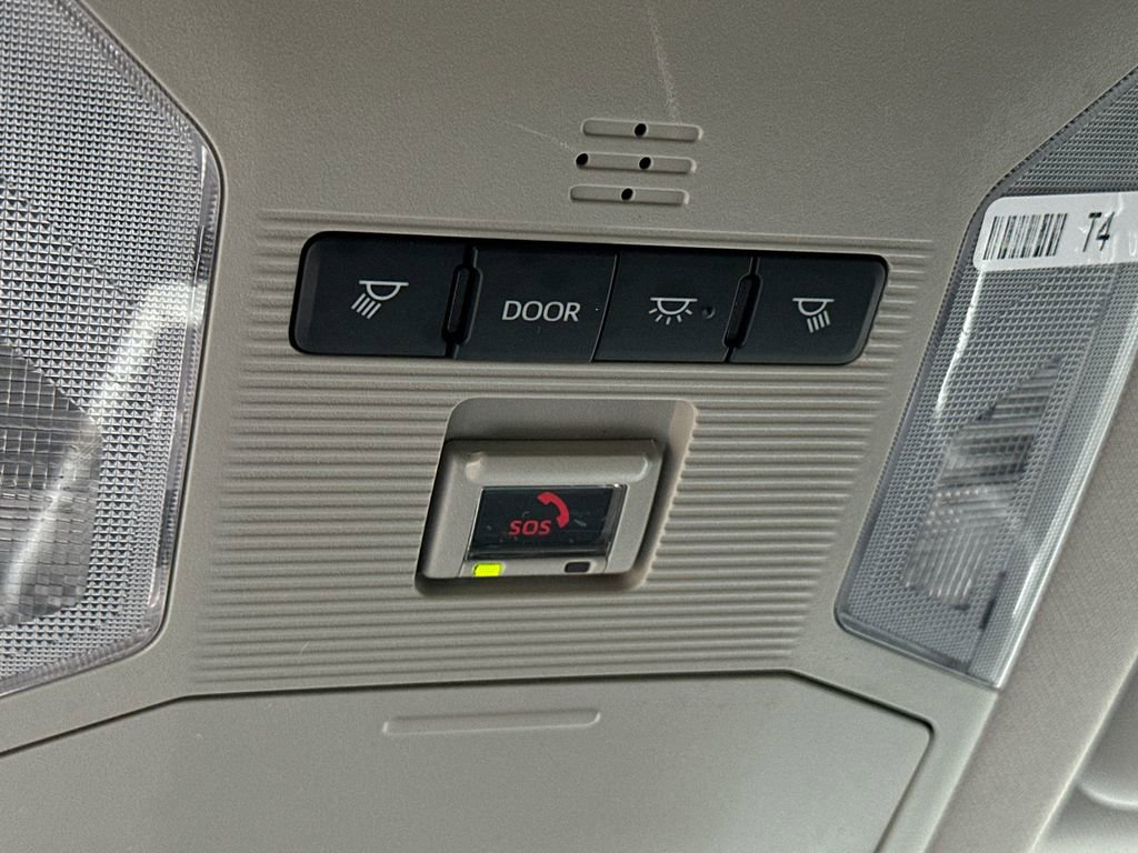 Used 2022 Toyota RAV4 LE image 29