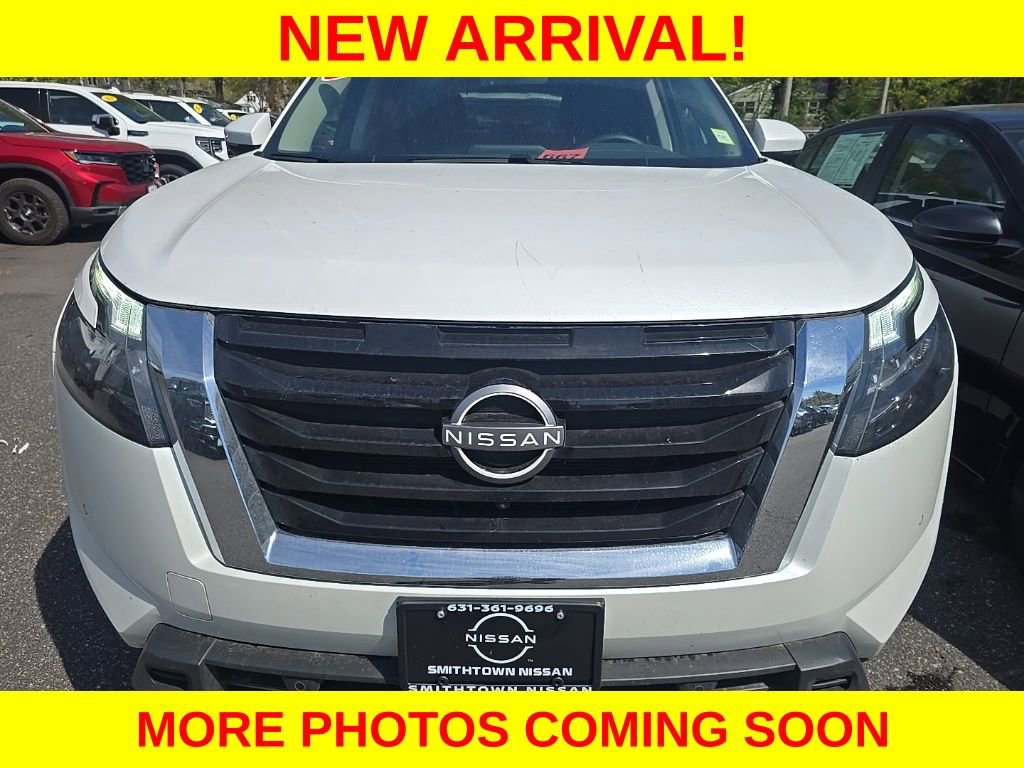 Used 2025 Nissan Pathfinder SL AWD/4WD image 2