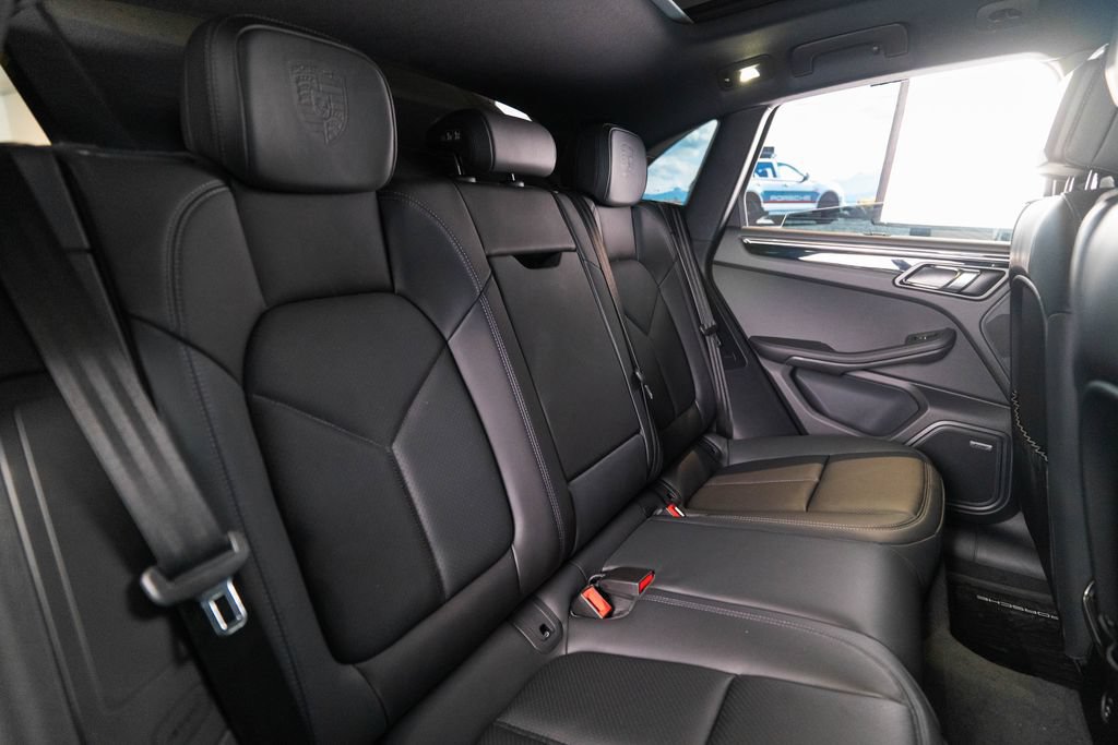 New 2026 Porsche Macan AWD/4WD image 39