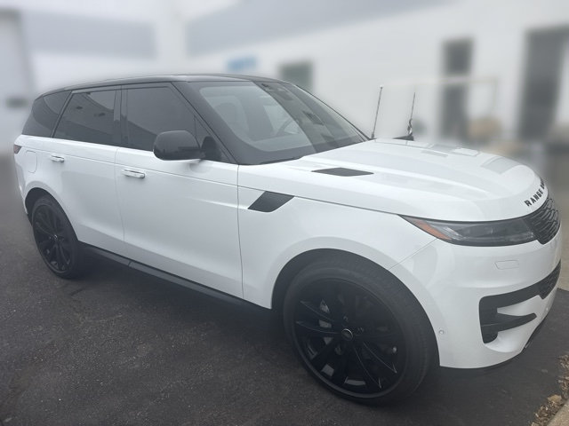 Used 2025 Land Rover Range Rover Sport SE AWD/4WD image 2