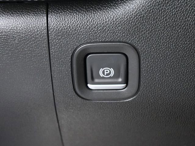 Used 2019 Chevrolet Silverado 1500 High Country w/ Technology Package image 38