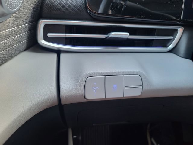 Used 2025 Hyundai Elantra Limited image 27
