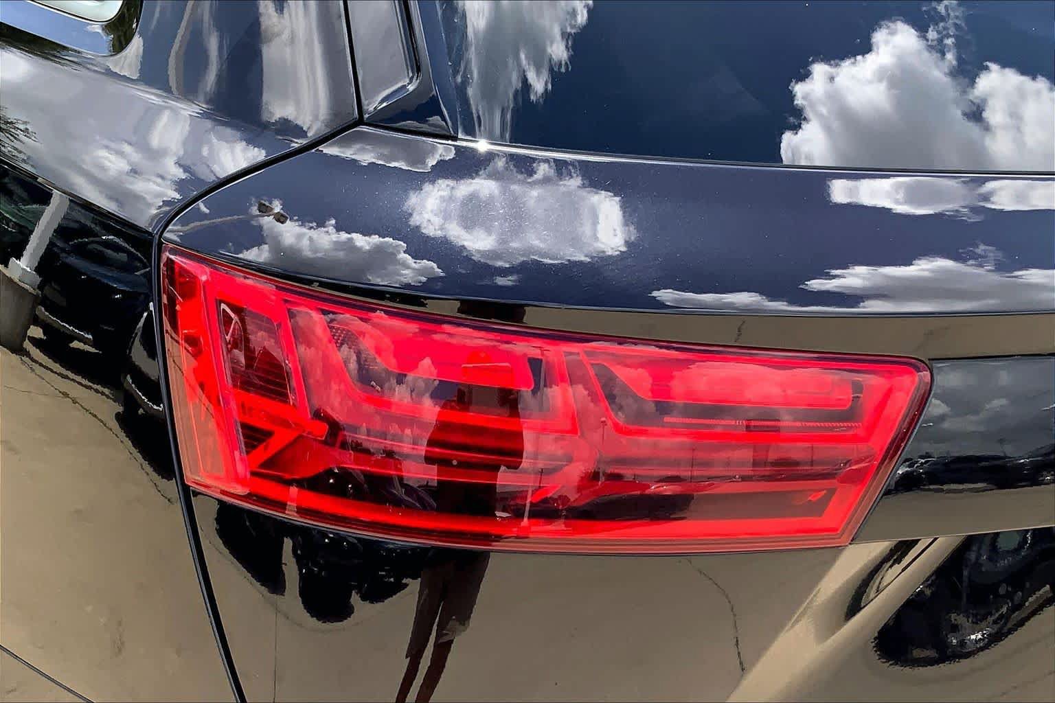 Used 2018 Audi Q7 3.0T Prestige AWD/4WD image 28