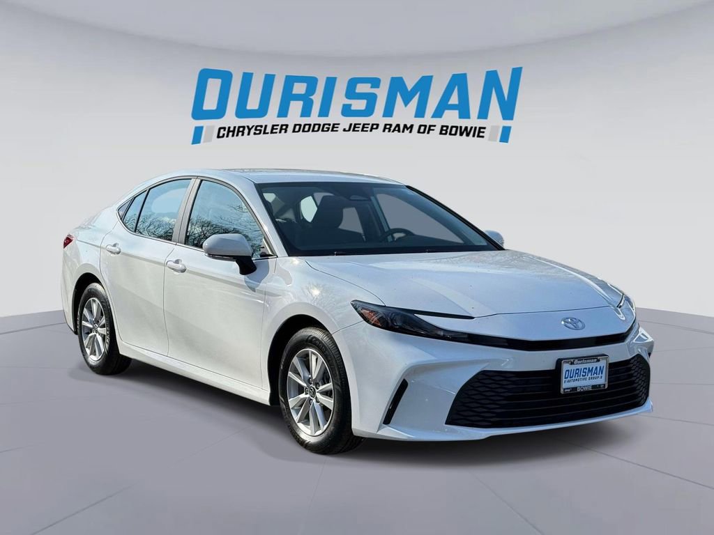 Used 2025 Toyota Camry LE image 1