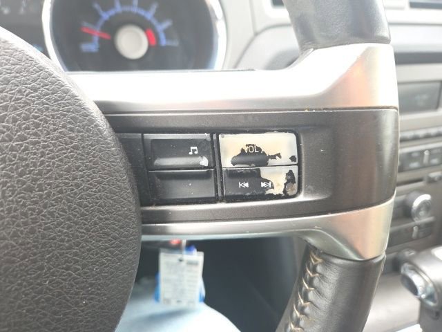 Used 2010 Ford Mustang Premium image 28