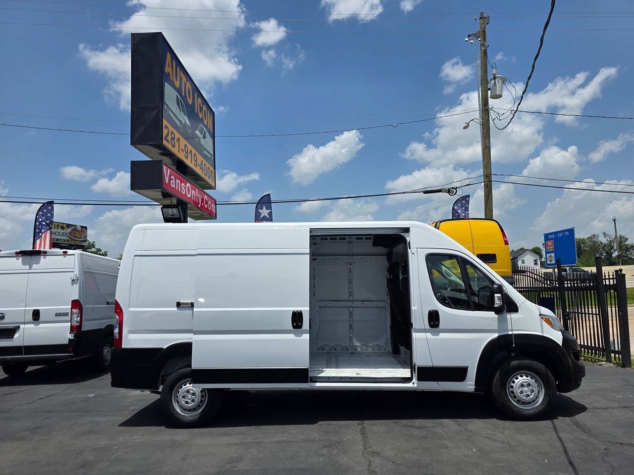 Used 2025 RAM ProMaster 2500 w/ Convenience Group FWD image 5