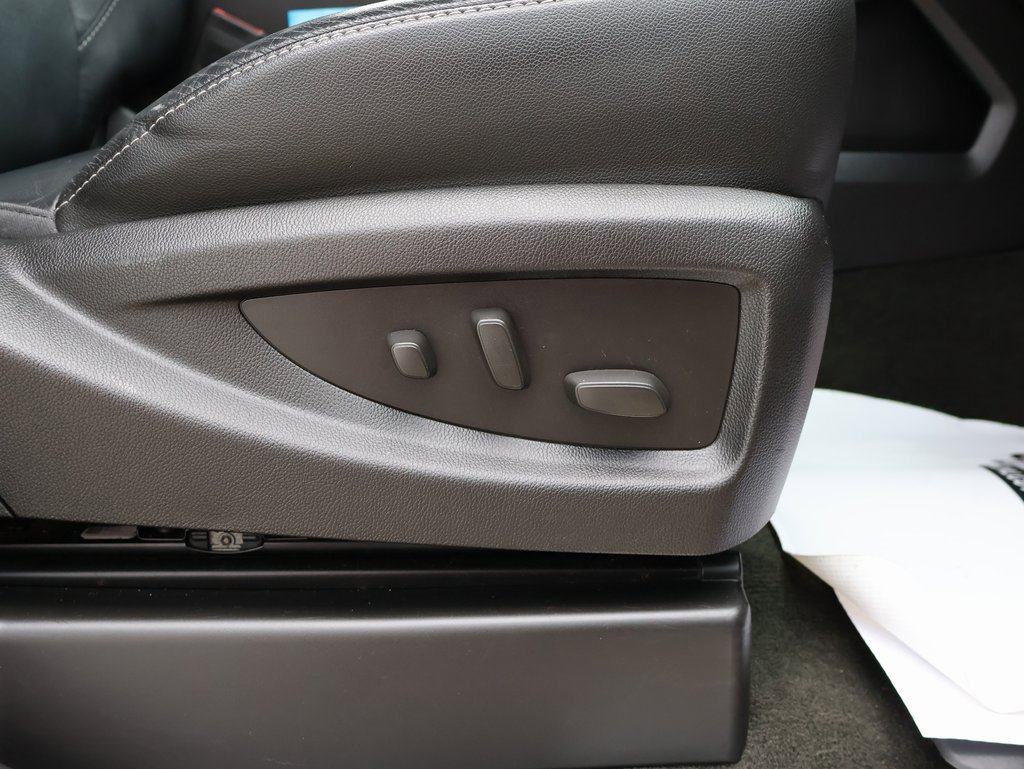 Used 2016 Chevrolet Silverado 3500 LTZ image 37