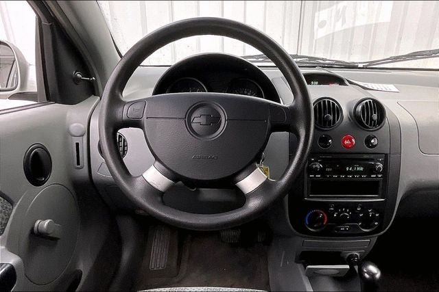 Used 2004 Chevrolet Aveo Hatchback FWD image 5
