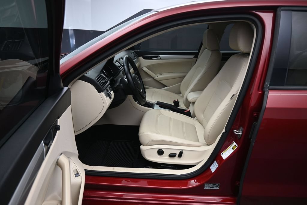 Used 2019 Volkswagen Passat 2.0T Wolfsburg w/ Wheels & Sunroof Package FWD image 12