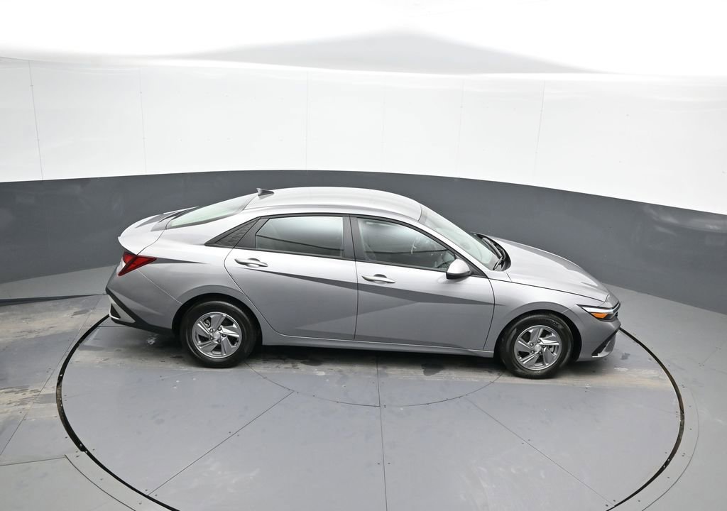 Certified 2025 Hyundai Elantra SE image 36