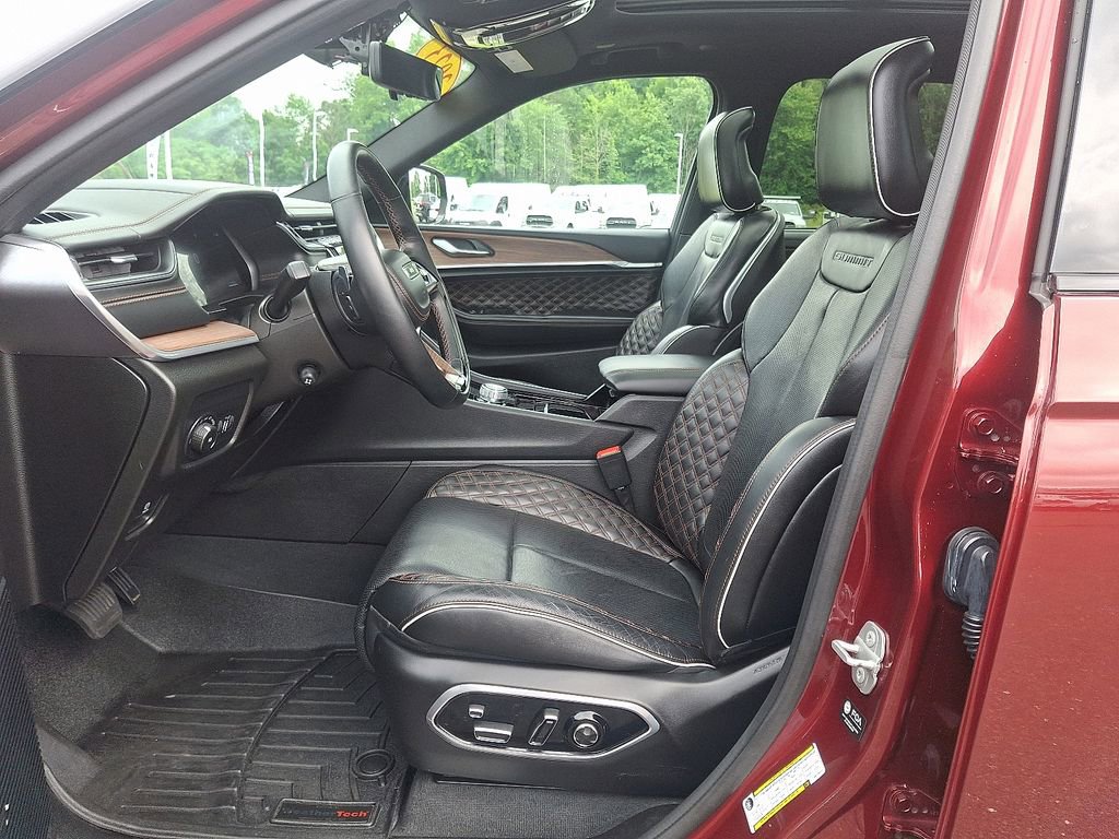 Used 2023 Jeep Grand Cherokee L Summit w/ Advanced Protech Group IV AWD/4WD image 16