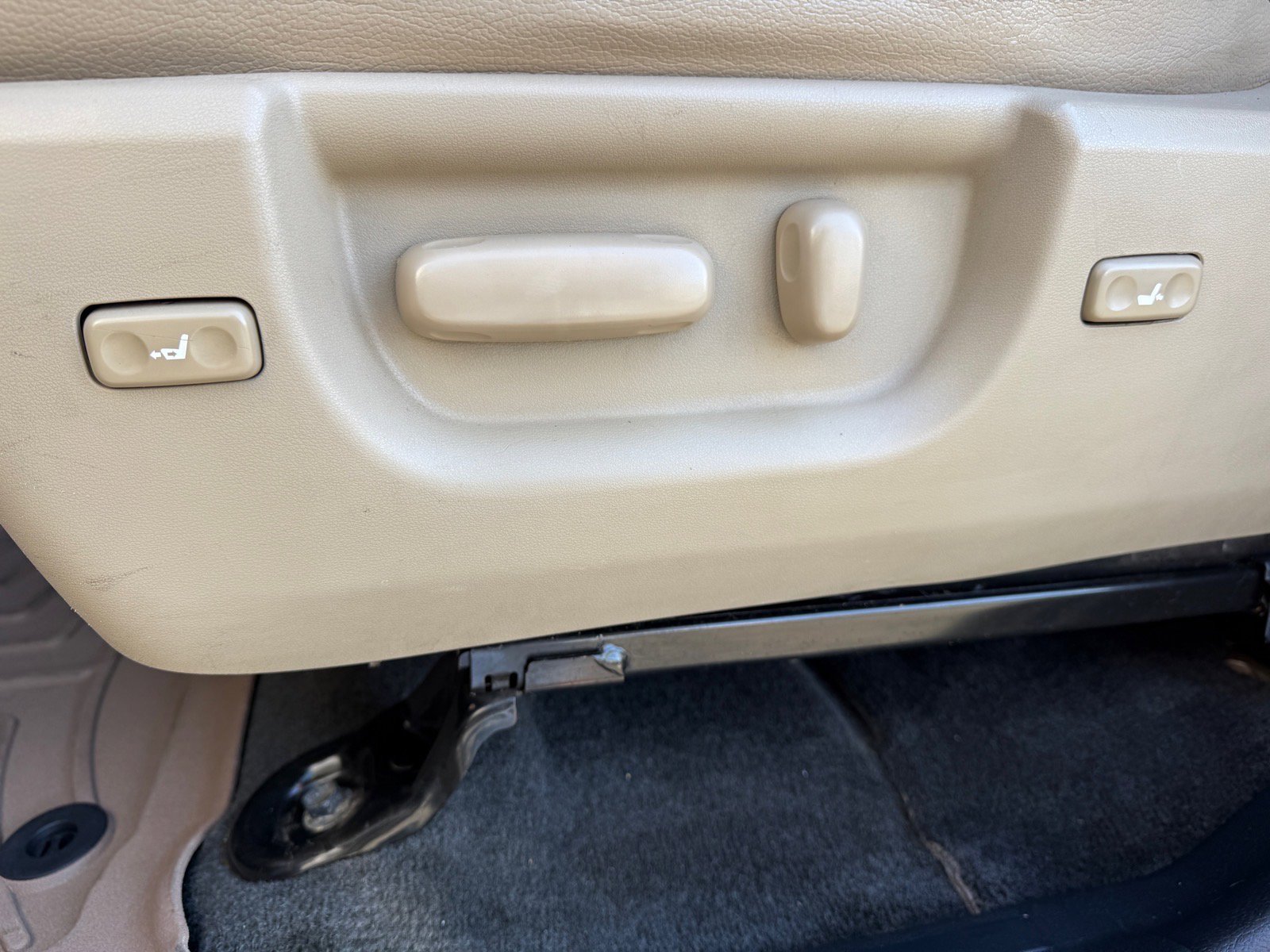 Used 2012 Toyota Sequoia SR5 w/ Premium Pkg image 25