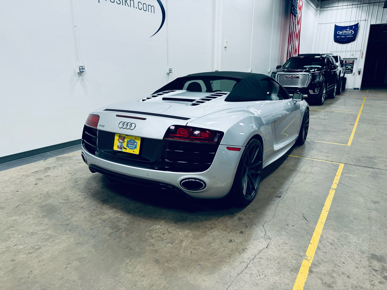 Used 2012 Audi R8 V10 w/ Enhanced Leather Pkg image 7