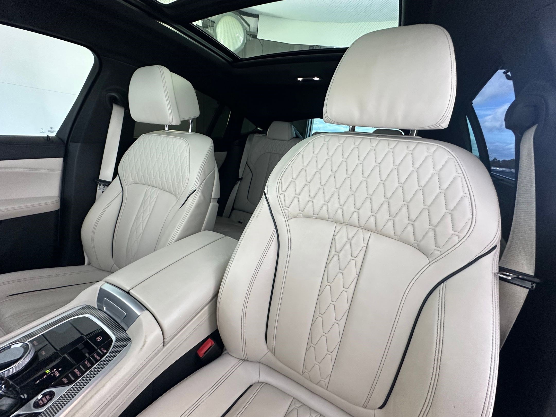 Used 2020 BMW X6 sDrive40i w/ Executive Package image 22