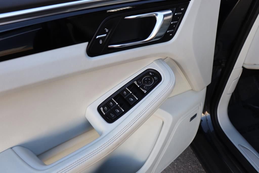 Used 2017 Porsche Macan S image 39