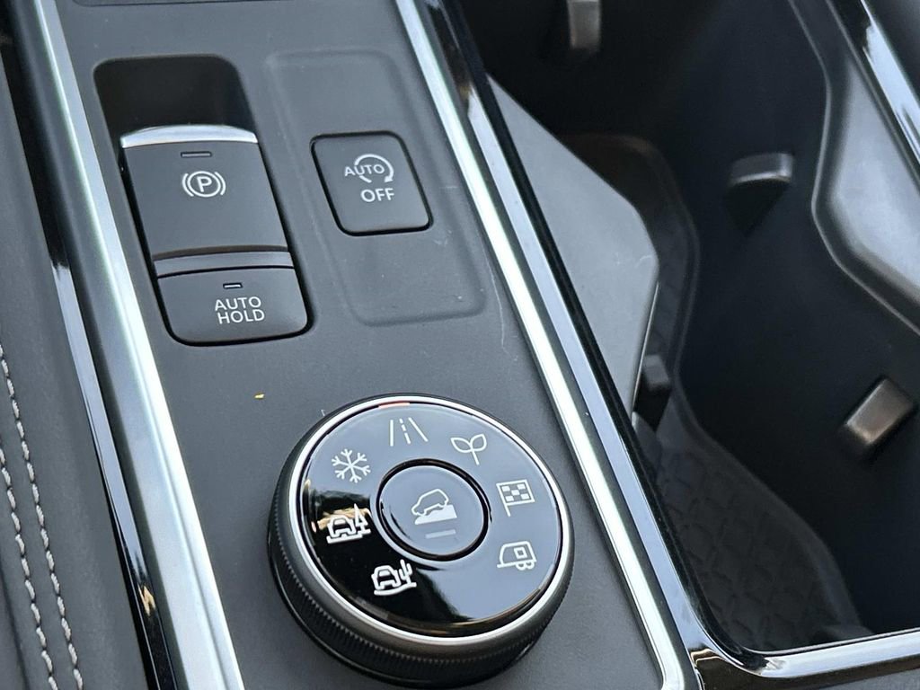 New 2026 Nissan Pathfinder Platinum AWD/4WD image 32