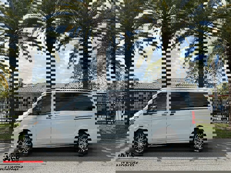 Used 2018 Mercedes-Benz Metris Passenger image 8