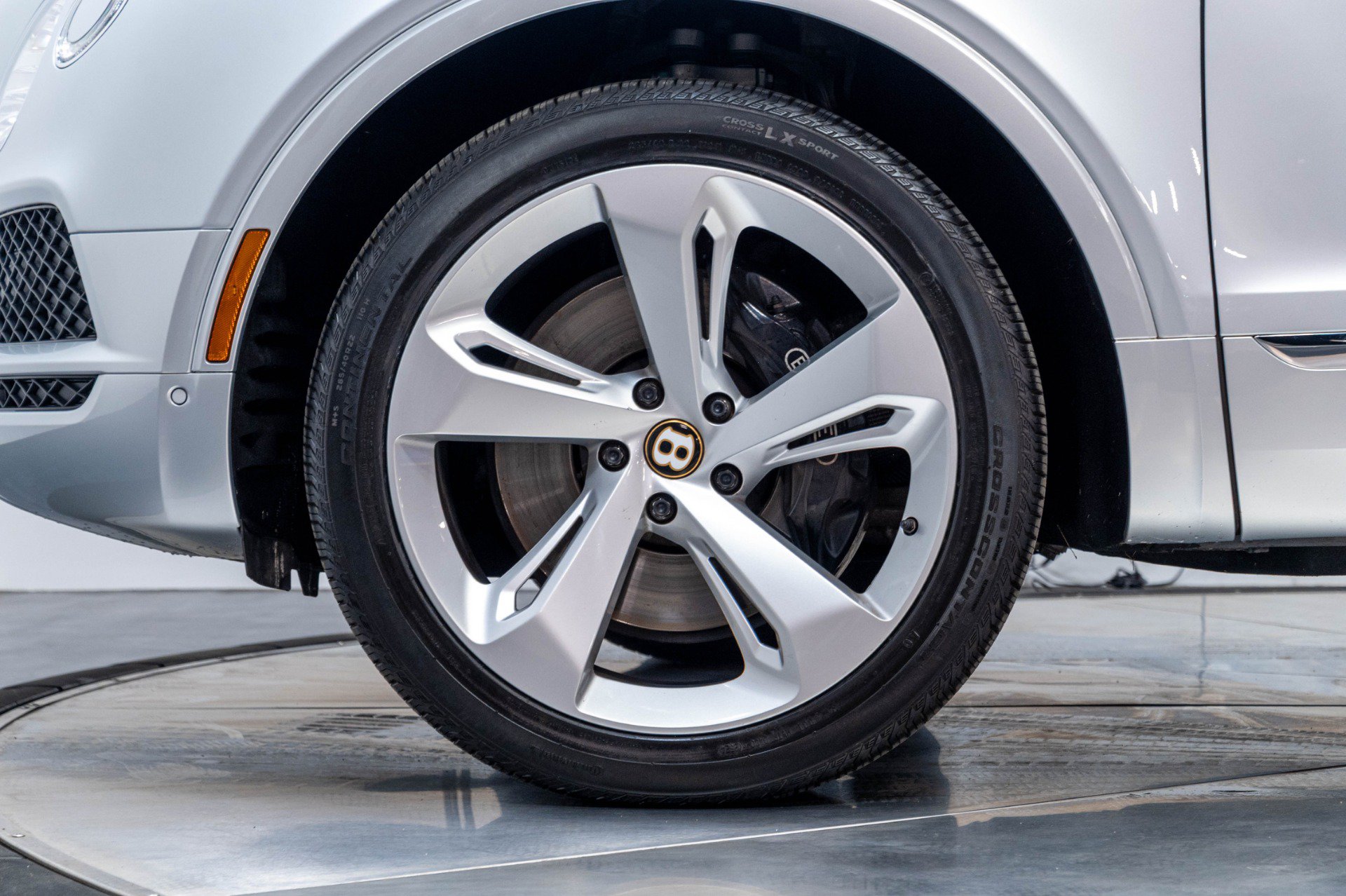 Used 2020 Bentley Bentayga AWD/4WD image 49