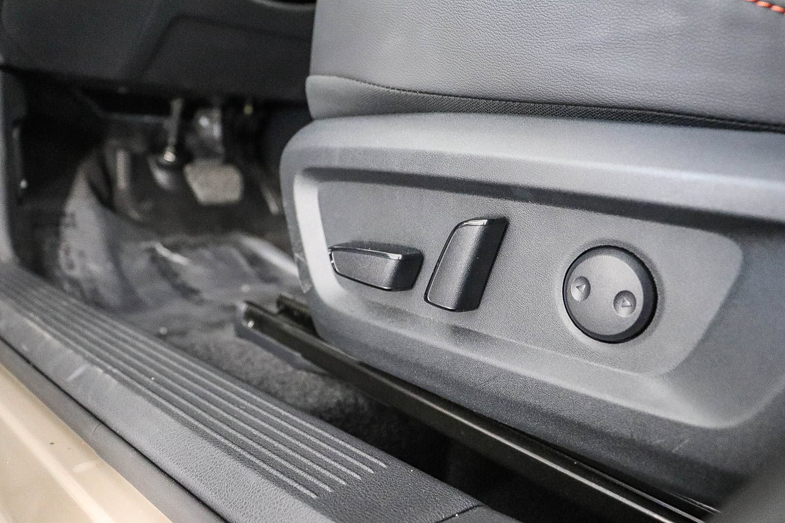 Certified 2025 Nissan Rogue SV AWD/4WD image 16