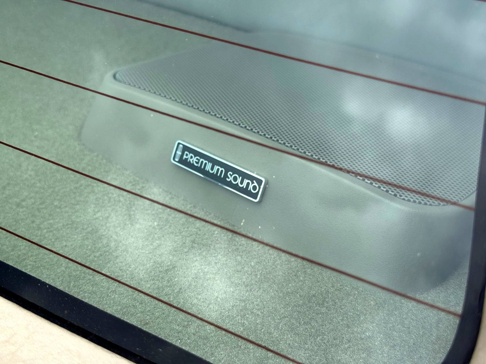 Used 1989 Lincoln Town Car Signature RWD image 14