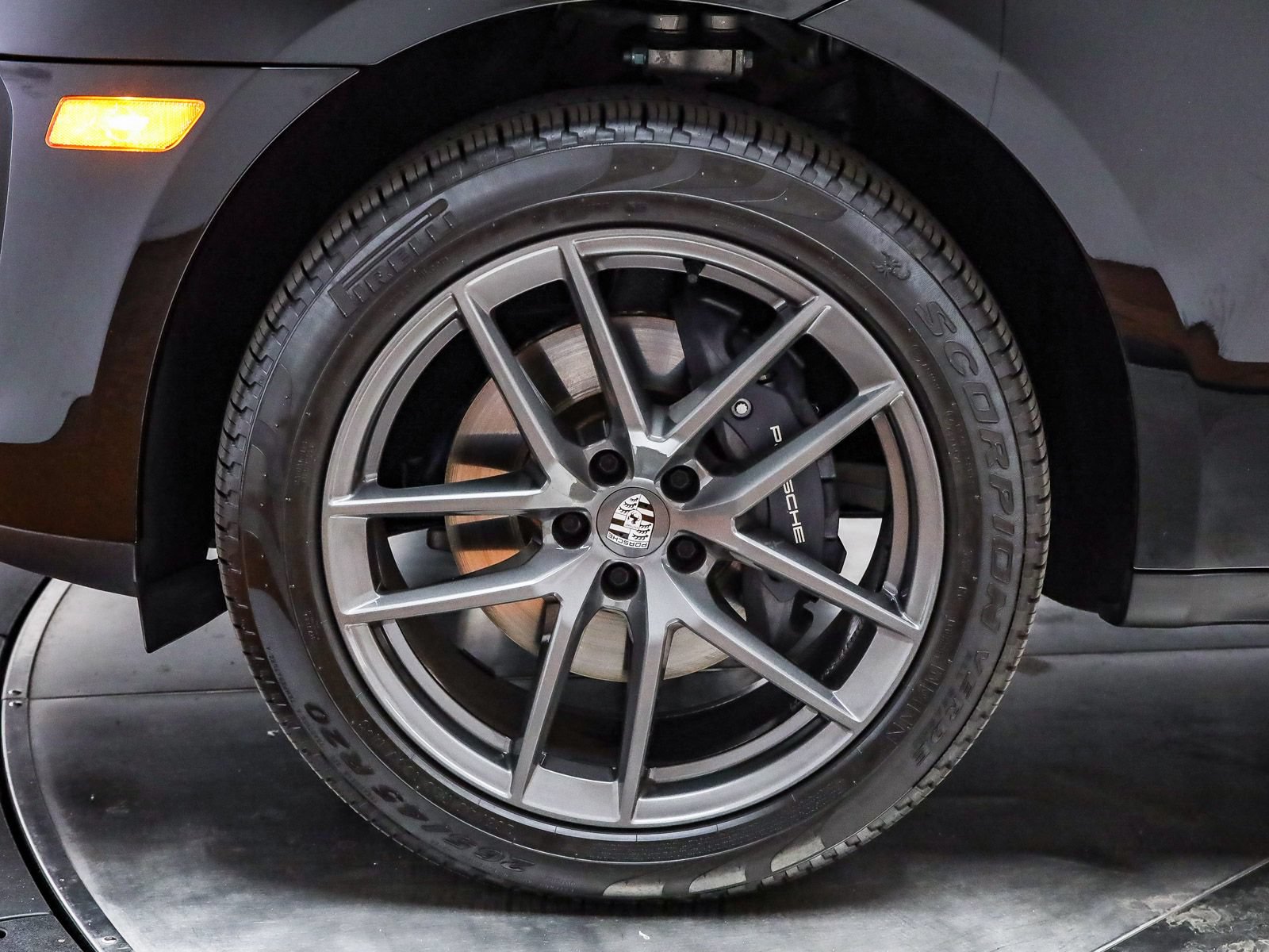 Certified 2025 Porsche Macan Turbo AWD/4WD image 8