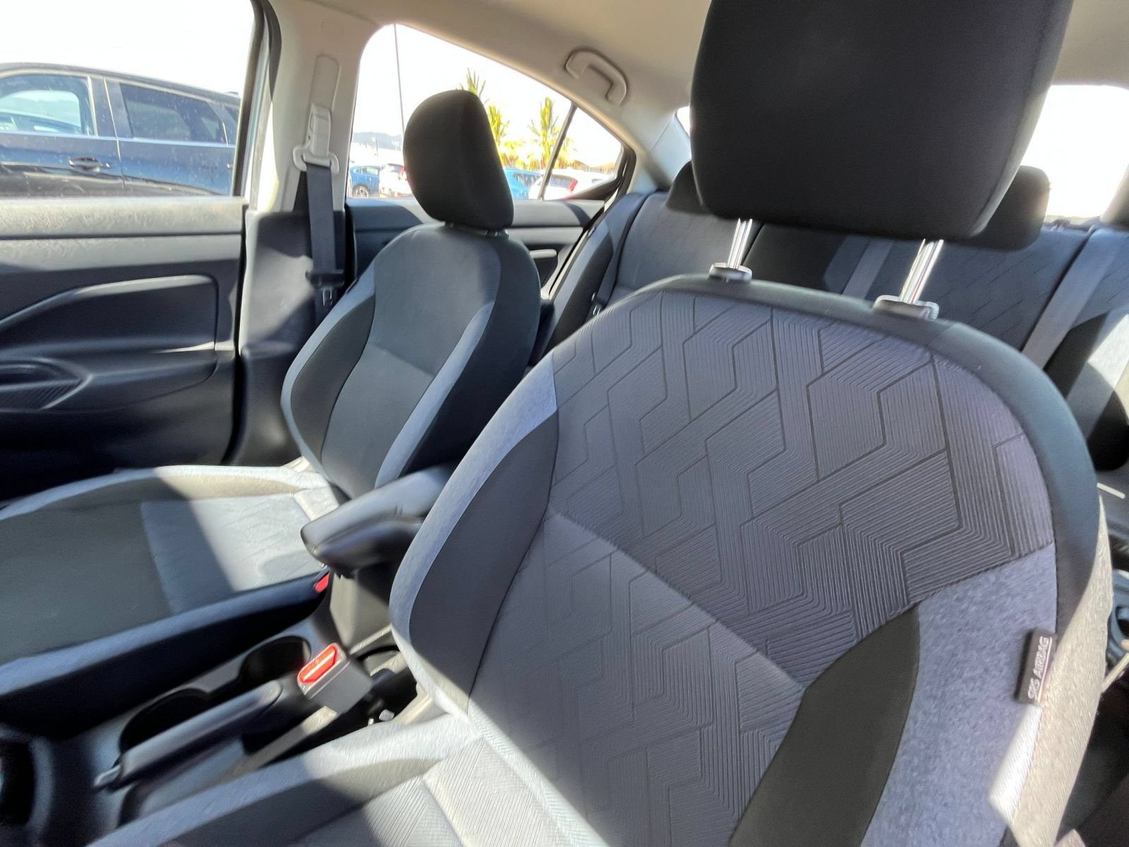 Used 2025 Nissan Versa SV FWD image 33