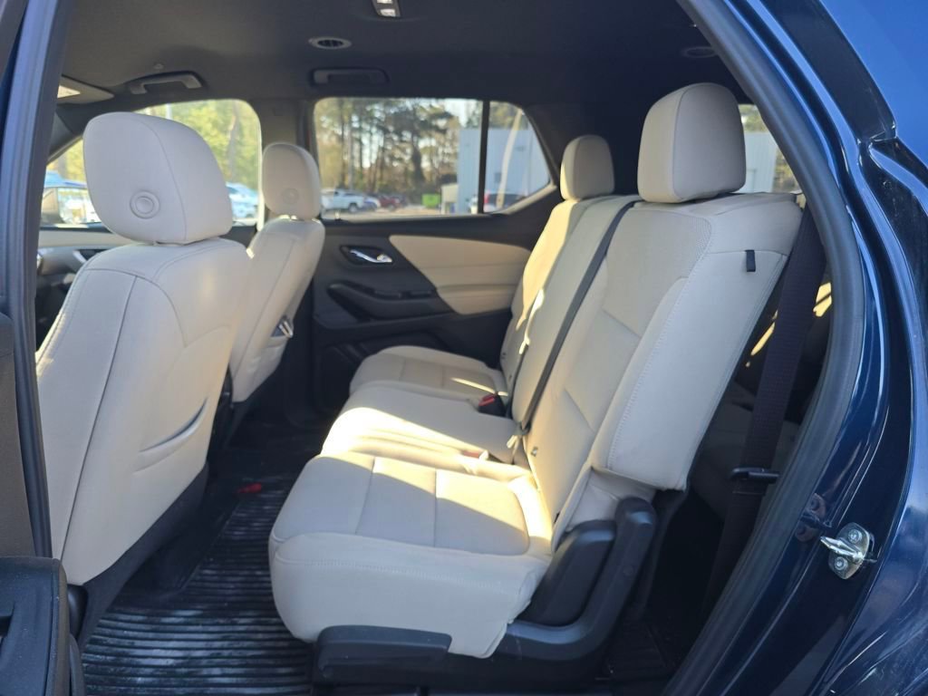 Used 2023 Chevrolet Traverse LS image 29